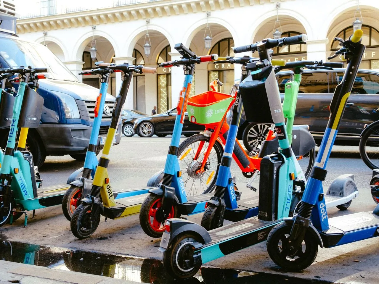 Ce que la loi impose aux propriétaires de deux-roues électriques et ce qui reste optionnel